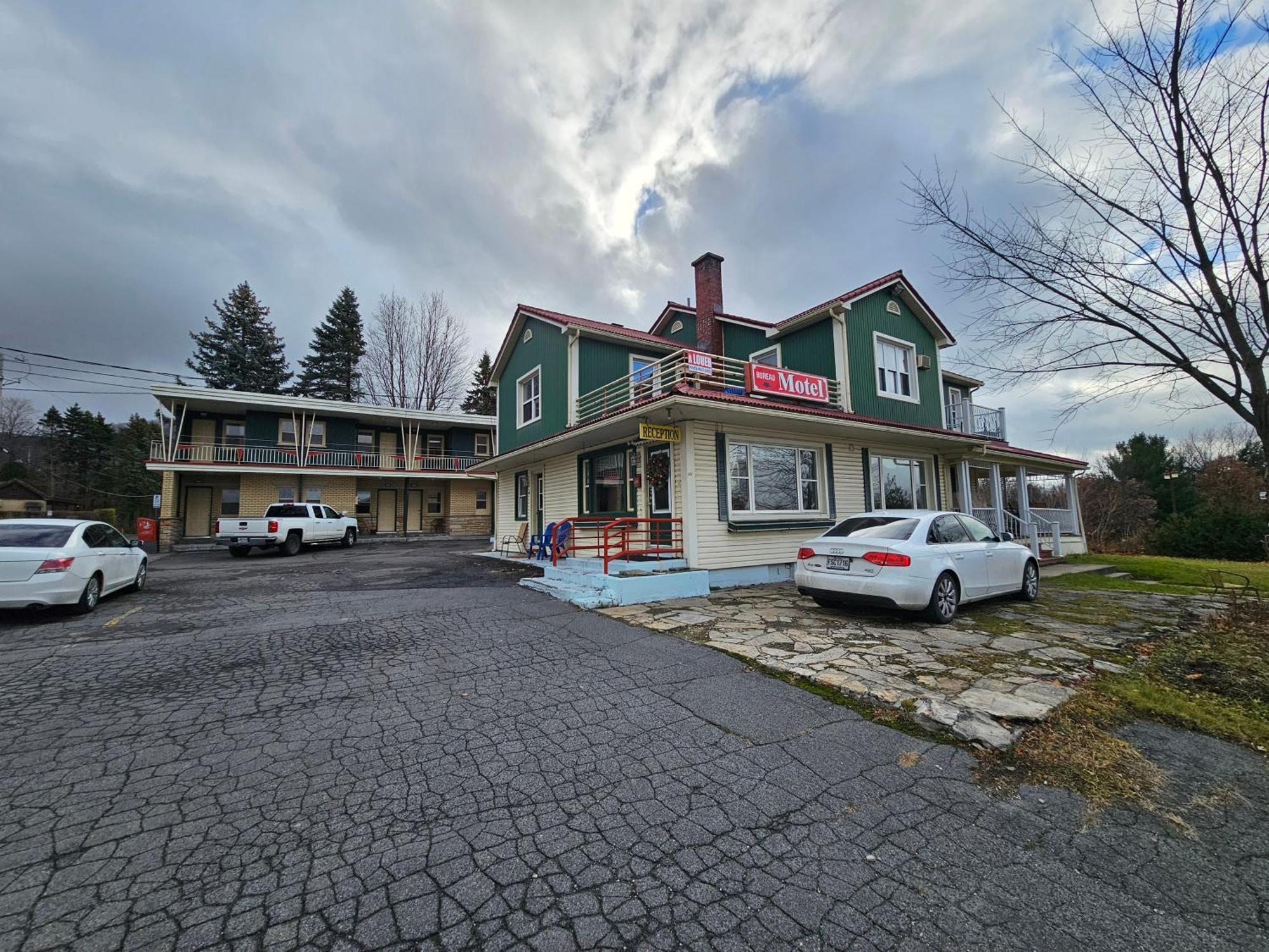 Motel Saint-Hilaire Mont-Saint-Hilaire Zewnętrze zdjęcie