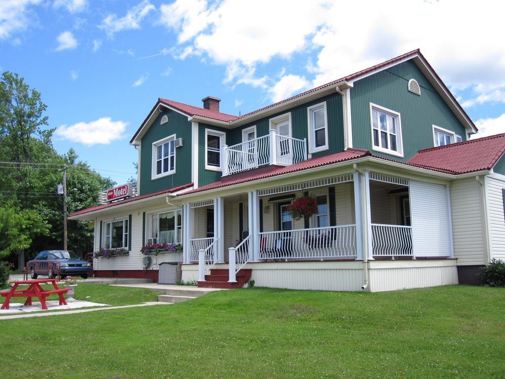 Motel Saint-Hilaire Mont-Saint-Hilaire Zewnętrze zdjęcie
