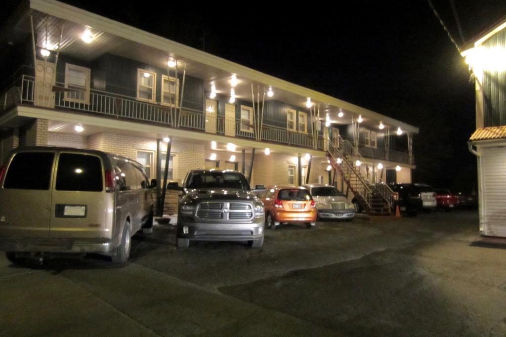 Motel Saint-Hilaire Mont-Saint-Hilaire Zewnętrze zdjęcie