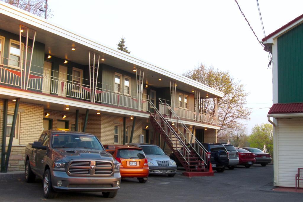 Motel Saint-Hilaire Mont-Saint-Hilaire Zewnętrze zdjęcie