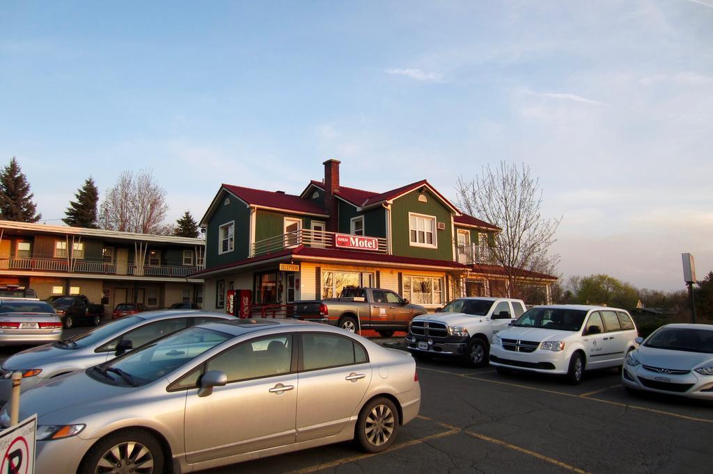 Motel Saint-Hilaire Mont-Saint-Hilaire Zewnętrze zdjęcie